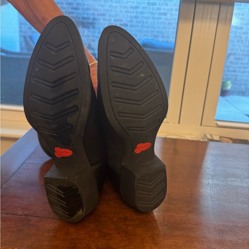 Black Justin cowboy boots size 11EE.